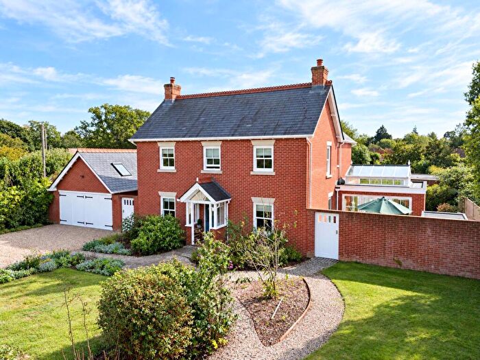 4 Bedroom Detached House For Sale In Warborne Lane, Portmore, Lymington, SO41