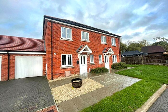 3 Bedroom Semi-detached House For Sale In Halifax Close, Guildford, Surrey, GU3