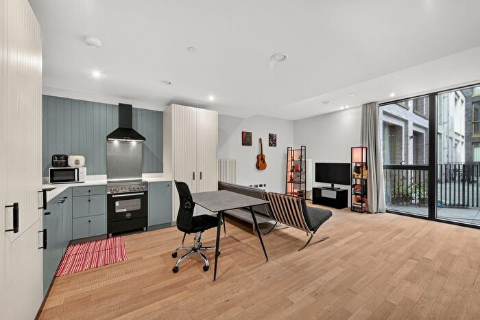 1 Bedroom Flat To Rent In Lewis House, Bradshaw Yard, TW8