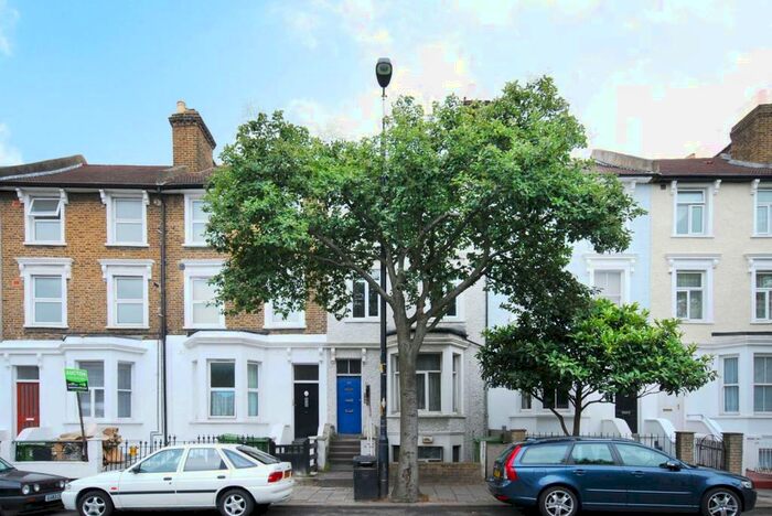 2 Bedroom Flat To Rent In Lordship Lane, East Dulwich, London, SE22