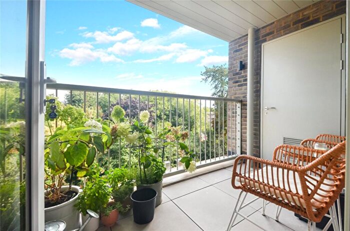 1 Bedroom Apartment For Sale In Armstrong Road, Littlemore, Oxford, OX4