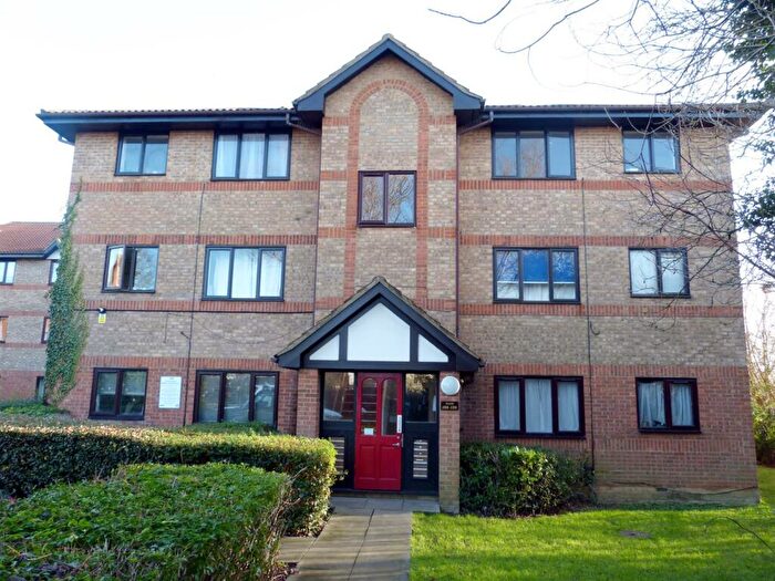 1 Bedroom Flat To Rent In Dalrymple Close, London, N14