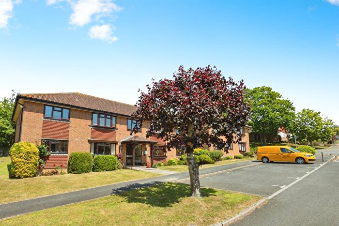 2 Bedroom Flat For Sale In Hillborough Close, Bexhill-On-Sea, TN39