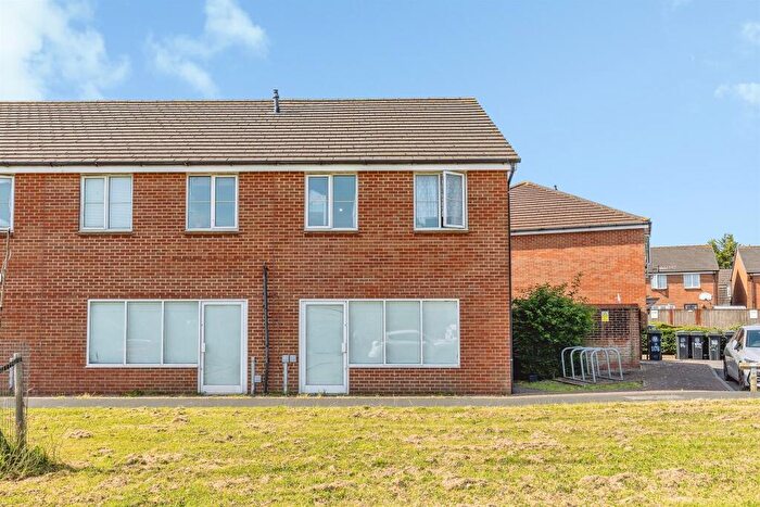 2 Bedroom Flat For Sale In Gatcombe Road, Bristol, BS13