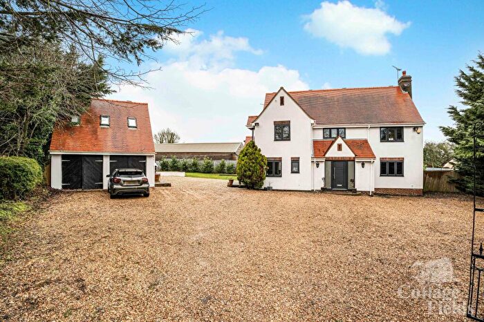 6 Bedroom Detached House For Sale In Cutlers Green, Thaxted, CM6