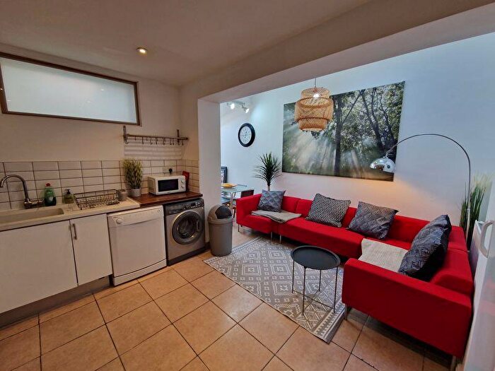 5 Bedroom Terraced House To Rent In Moira Street, Cardiff, CF24