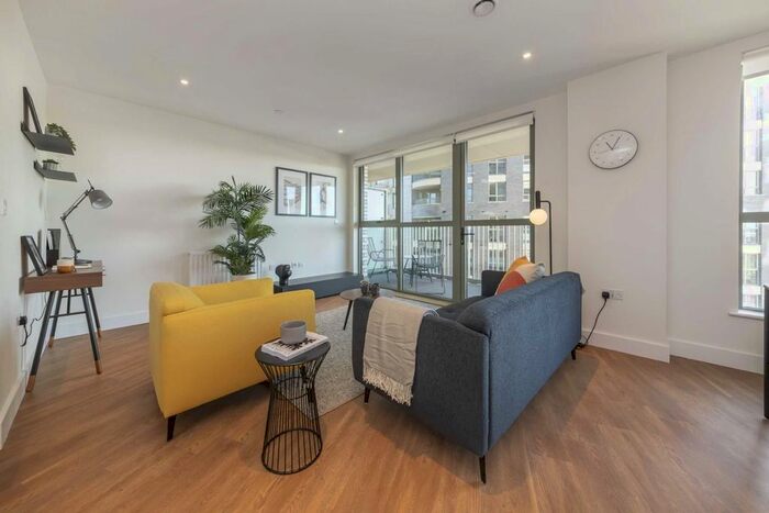 2 Bedroom Flat To Rent In Union Way, London, NW10