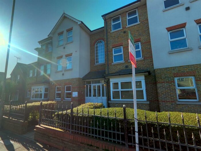 2 Bedroom Flat To Rent In Templeton Court - Railway Street Braintree Essex, CM7