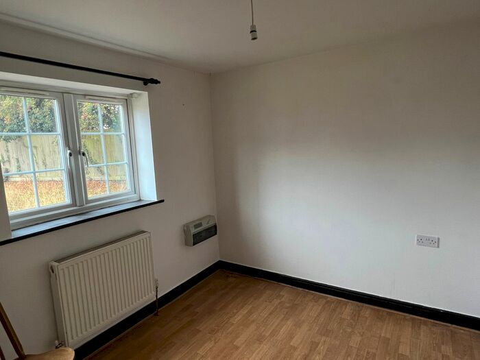 2 Bedroom Flat To Rent In Elmwood Court, Bedworth, CV12