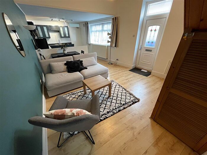 4 Bedroom House To Rent In Cyfarthfa Street, Cardiff, CF24