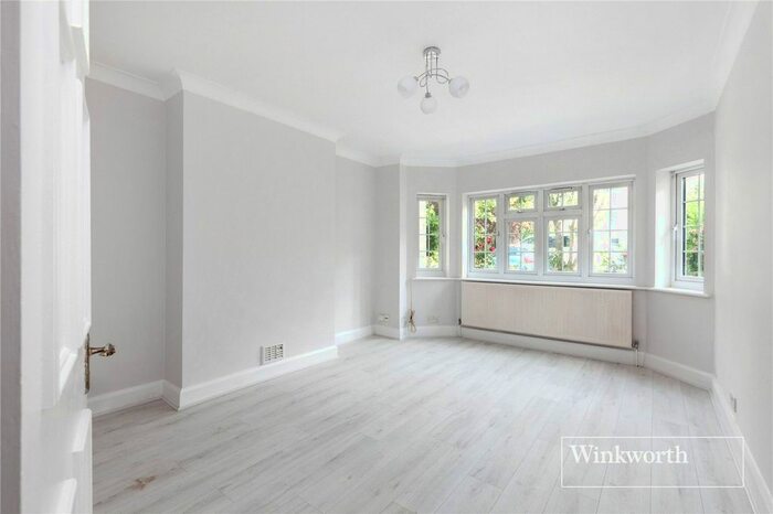 2 Bedroom Flat To Rent In Etchingham Court, Etchingham Park Road, Finchley, London, N3