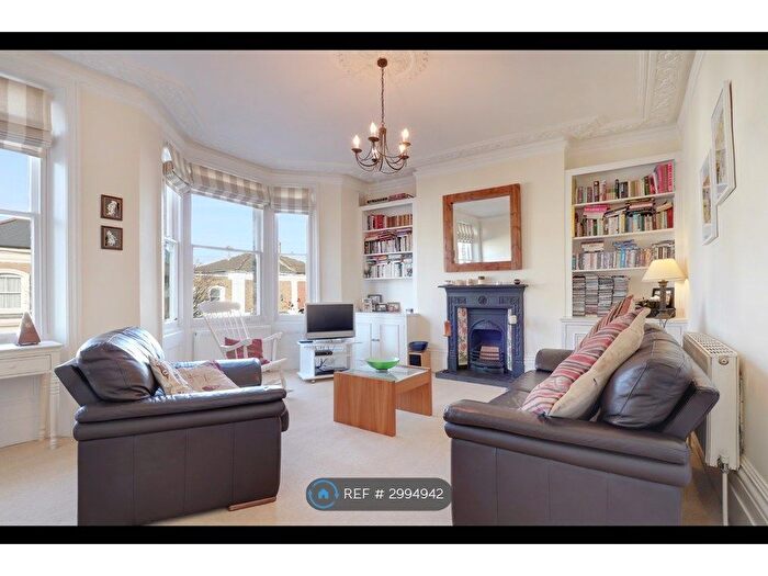 2 Bedroom Flat To Rent In Camden Hill Road, London, SE19