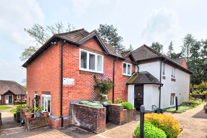 1 Bedroom Flat To Rent In War Memorial Place, Henley On Thames, RG9