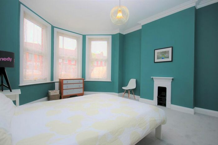 2 Bedroom Flat To Rent In Brownlow Road, London, N11