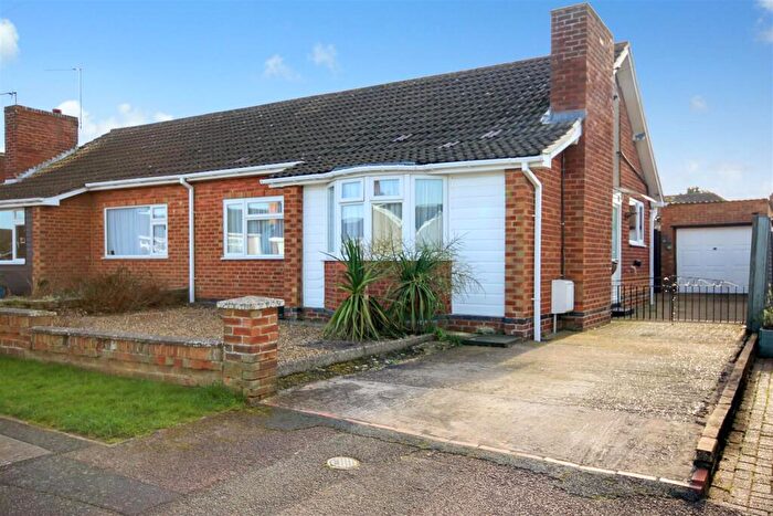 2 Bedroom Semi-Detached Bungalow For Sale In Cedar Way, Wellingborough, NN8