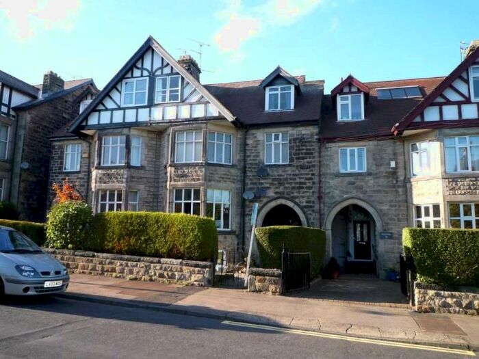 2 Bedroom Flat To Rent In West Cliffe Grove, Harrogate, HG2