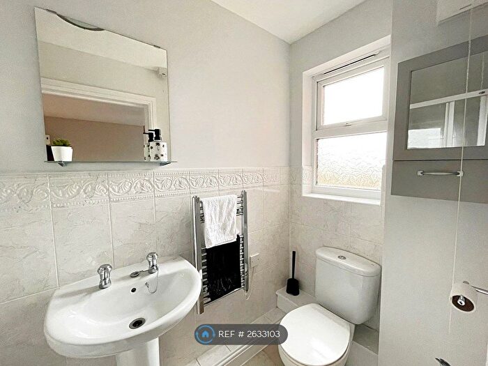 2 Bedroom Flat To Rent In Adlington Place, Poynton, Stockport, SK12