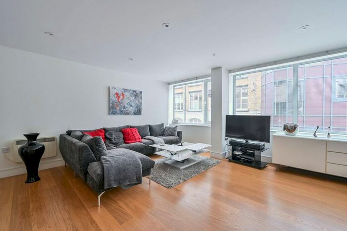 2 Bedroom Flat To Rent In Bell Yard Mews, London Bridge, London, SE1