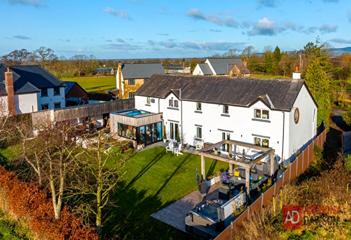 5 Bedroom Detached House For Sale In Woodplumpton Road, Preston, Lancashire, PR4