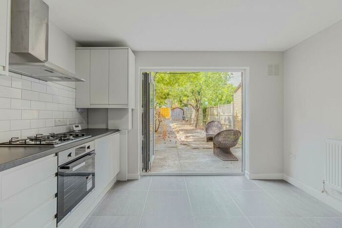 4 Bedroom Property To Rent In Forest Road, Hackney, E8