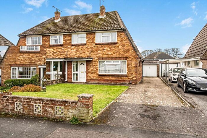 3 Bedroom Semi Detached House For Sale In Esher Grove, Waterlooville, PO7