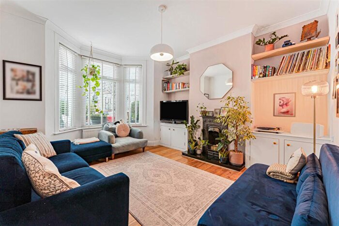 2 Bedroom Flat For Sale In Newport Road, Leyton, London, E10