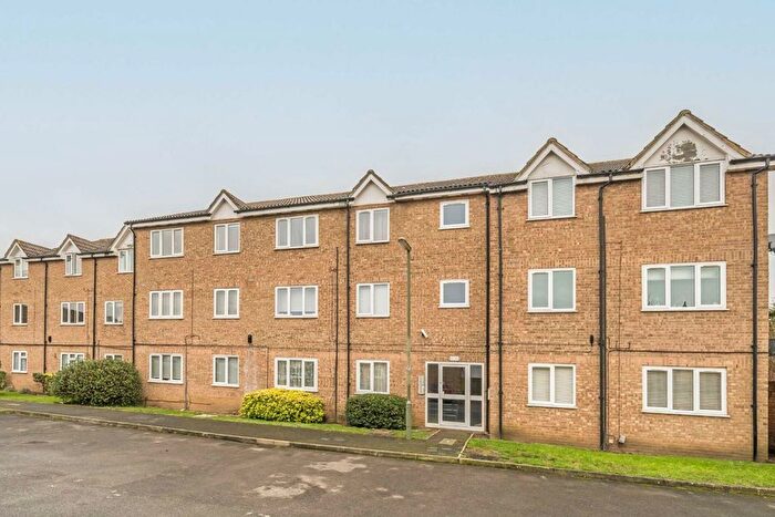 1 Bedroom Flat For Sale In Seymour Way, Sunbury-On-Thames, TW16