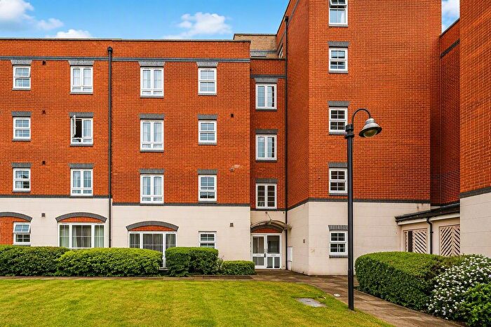 2 Bedroom Flat For Sale In Holyhead Mews, Cippenham, SL1