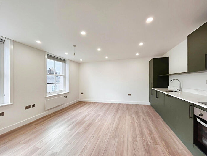 2 Bedroom Apartment To Rent In North Street, Dorking, RH4