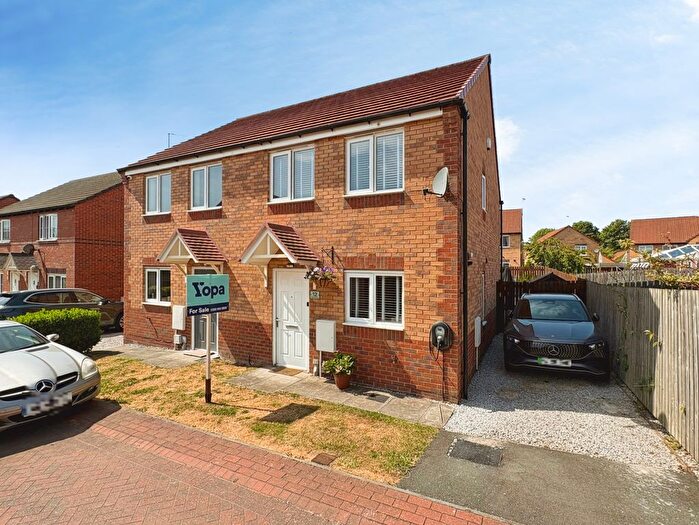 3 Bedroom Semi-Detached House For Sale In Rufford Grove, Mexborough, S64