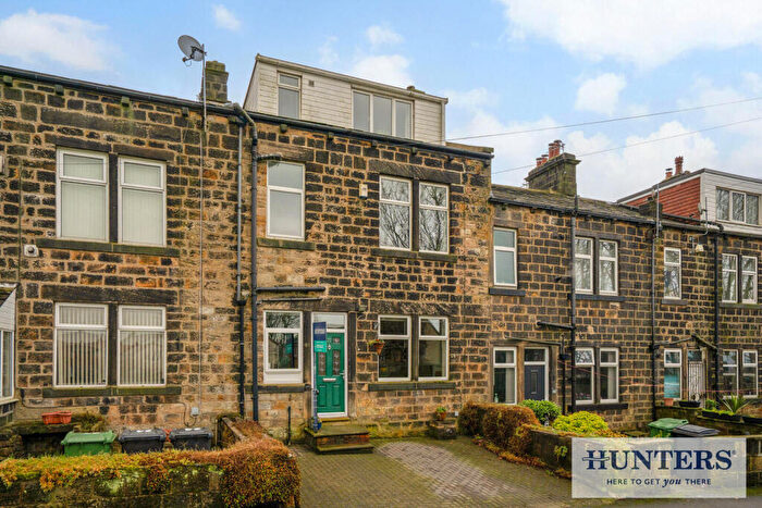 4 Bedroom Terraced House For Sale In Hawthorn Crescent, Yeadon, Leeds, LS19