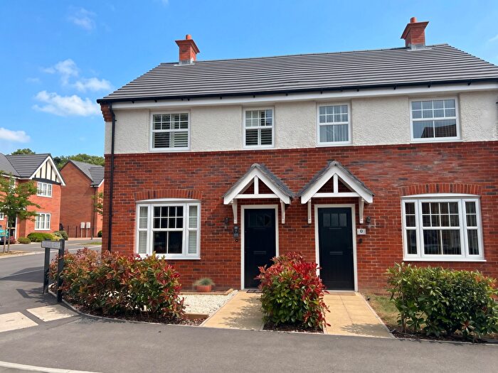 3 Bedroom Semi-Detached House For Sale In Redwood Avenue, Basingstoke, RG23
