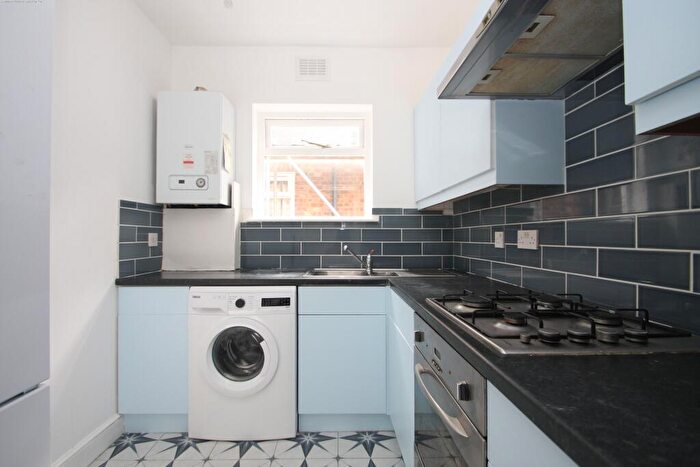 2 Bedroom Flat To Rent In Litchfield Gardens, London, NW10