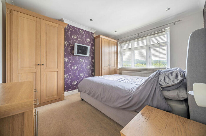 3 Bedroom End Of Terrace House For Sale In Birchwood Road, Wilmington, Dartford, Kent, DA2
