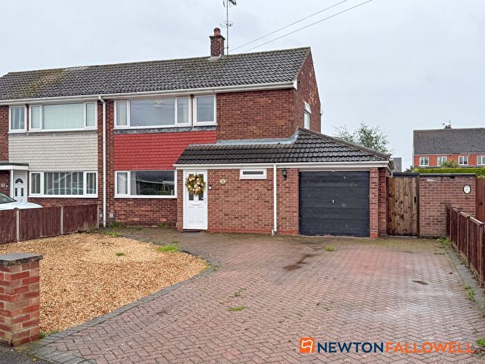 3 Bedroom Semi-Detached House For Sale In Russell Avenue, Balderton, NG24