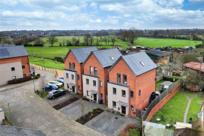 4 Bedroom Town House For Sale In Woking, Surrey, GU22