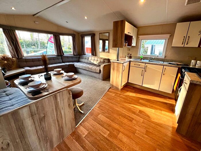 3 Bedroom Mobile/park Home For Sale In Ivyhouse Lane, Hastings, TN35