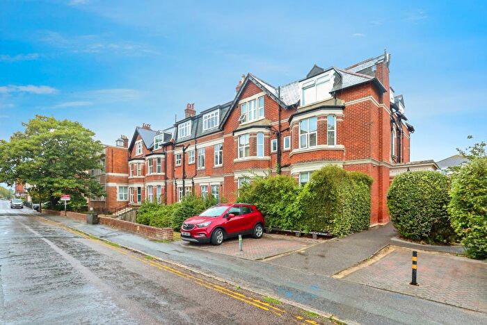 2 Bedroom Flat For Sale In Norwich Avenue West, Bournemouth, Dorset, BH2