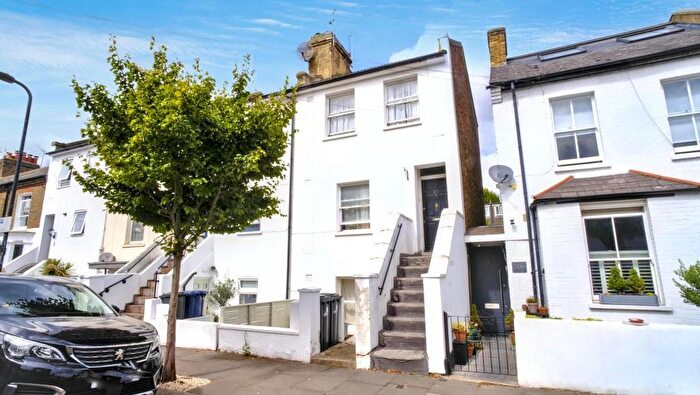 1 Bedroom Flat For Sale In Flat B, Berrymede Road, Acton, London, W4