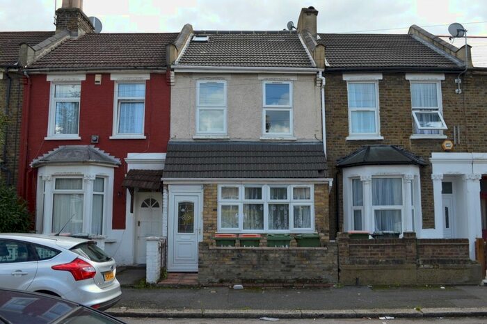 2 Bedroom Flat To Rent In Heyworth Road, London, E15