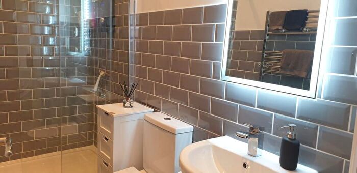 1 Bedroom Flat To Rent In Flat, Monks Road, - Bed, LN2