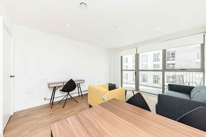 2 Bedroom Flat To Rent In Green Street, London, NW10