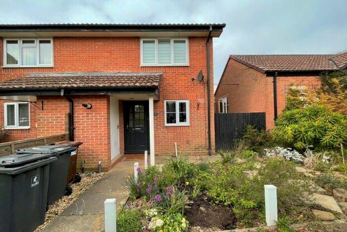 2 Bedroom Property To Rent In Barnett Way, Uckfield, TN22