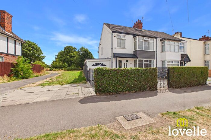 3 Bedroom Semi-Detached House For Sale In Anlaby Park Road South, Hull, HU4