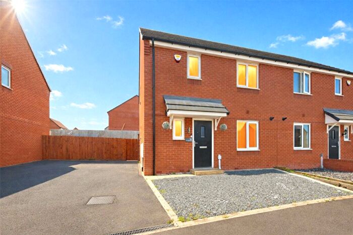3 Bedroom Semi Detached House For Sale In Fieldon Drive, Atherstone, Warwickshire, CV9