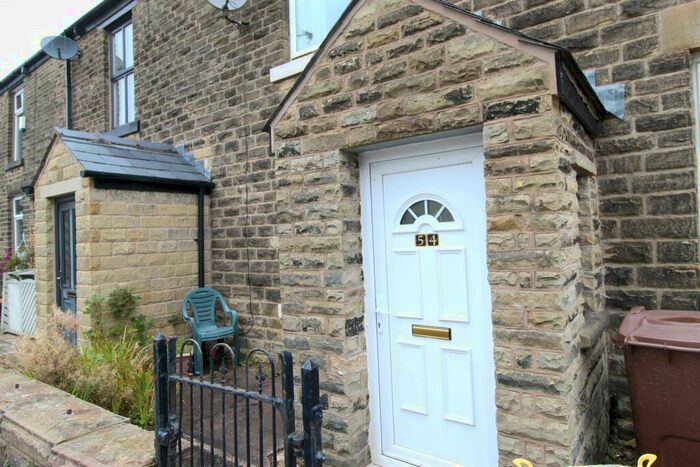 2 Bedroom End Of Terrace House To Rent In Hollincross Lane, Glossop, SK13