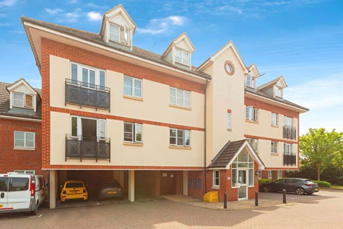 3 Bedroom Penthouse For Sale In Coy Court, Aylesbury, HP20