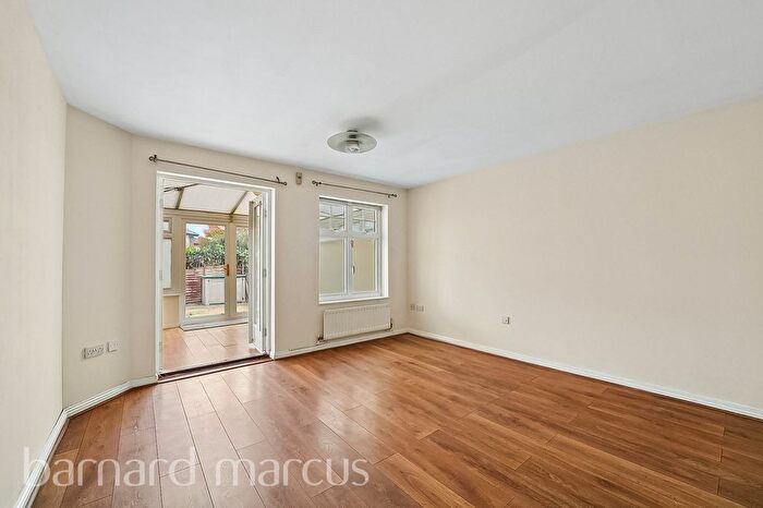 2 Bedroom Property To Rent In Garrison Close, Hounslow, TW4