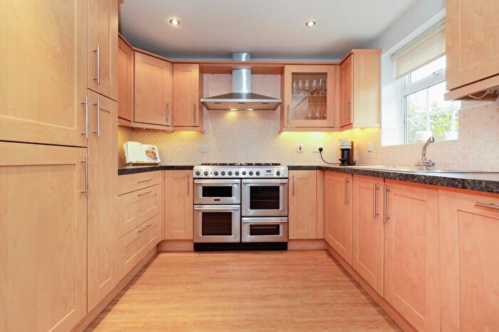 3 Bedroom Semi-Detached House For Sale In The Avenue, Harrogate, HG1