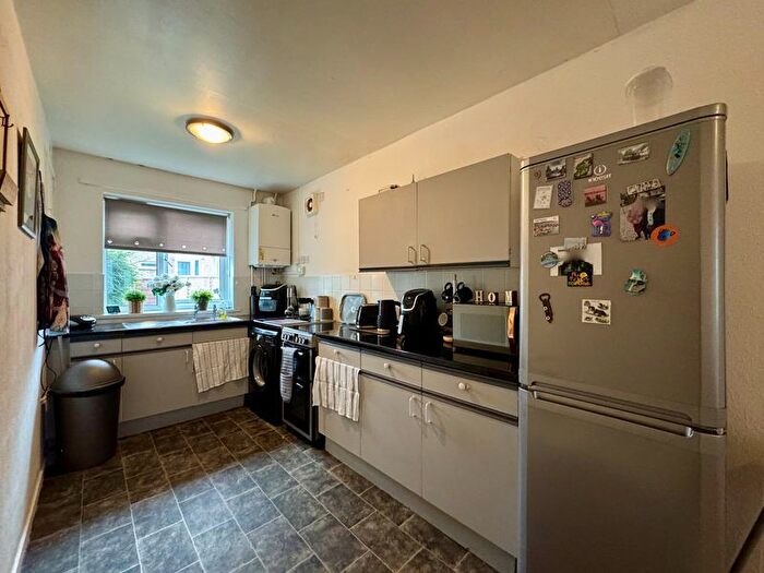 3 Bedroom Semi-Detached House For Sale In Doddington, Telford, TF3 - Photo 2